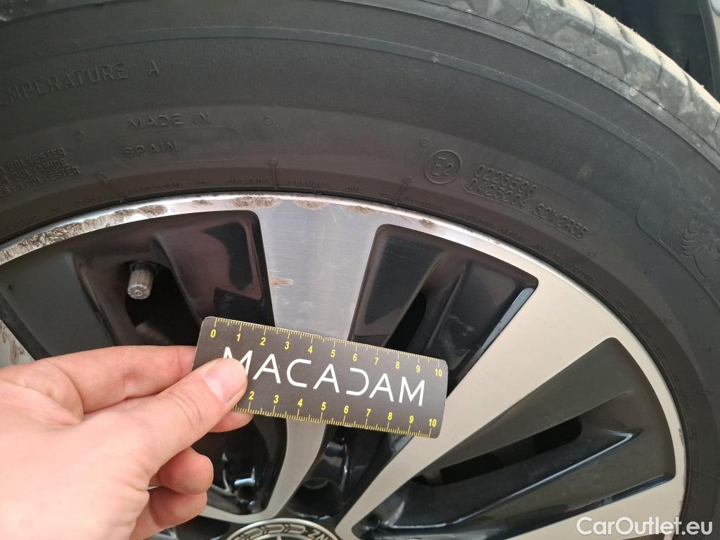  Mercedes  A-Klasse MERCEDES-BENZ Classe A Berline / 2018 / 4P / Berline A 180 d Business Line 8G-DCT #16