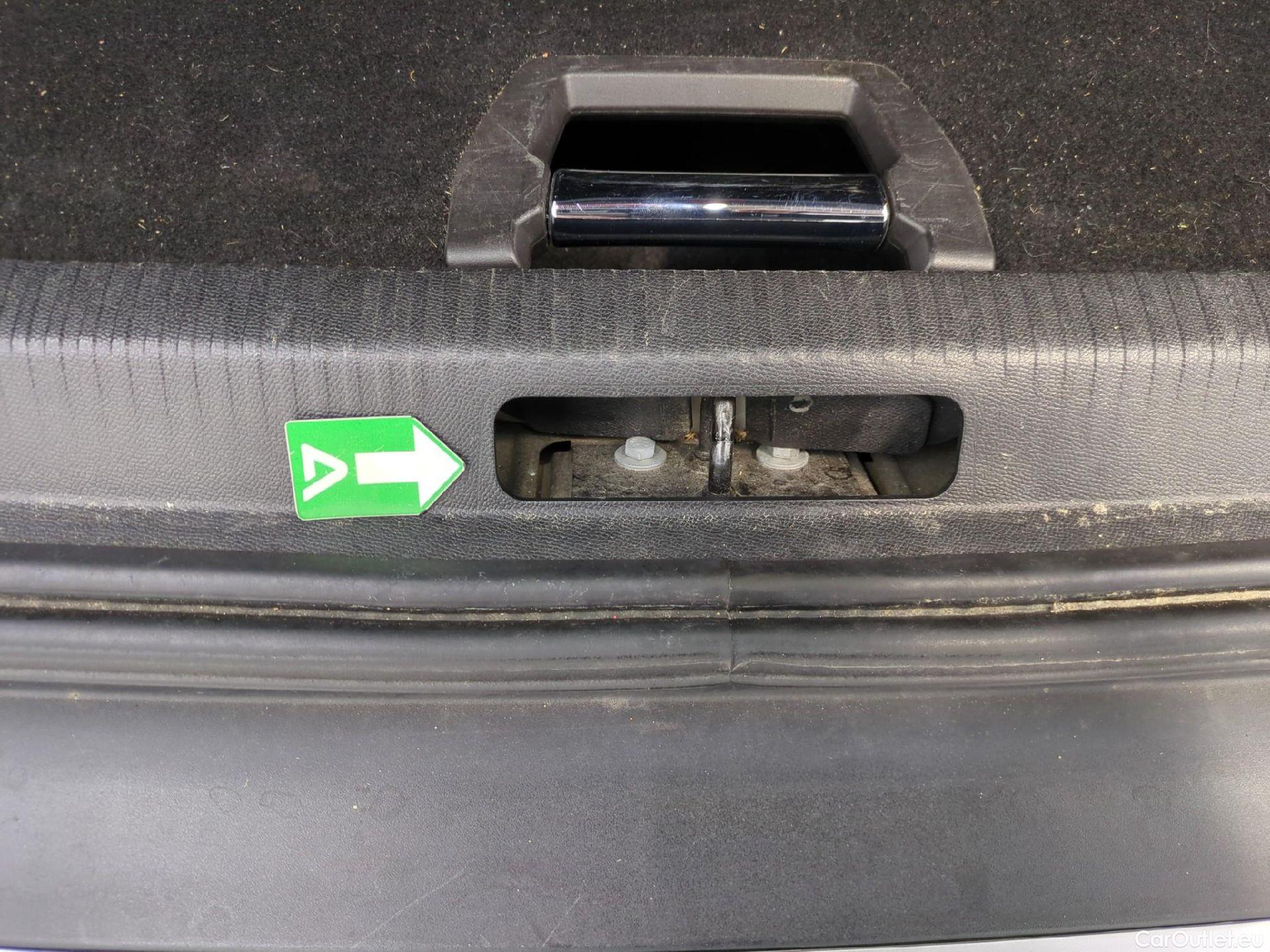  Peugeot  2008  Allure Business 1.5 HDi 130CV BVA8 E6d #8