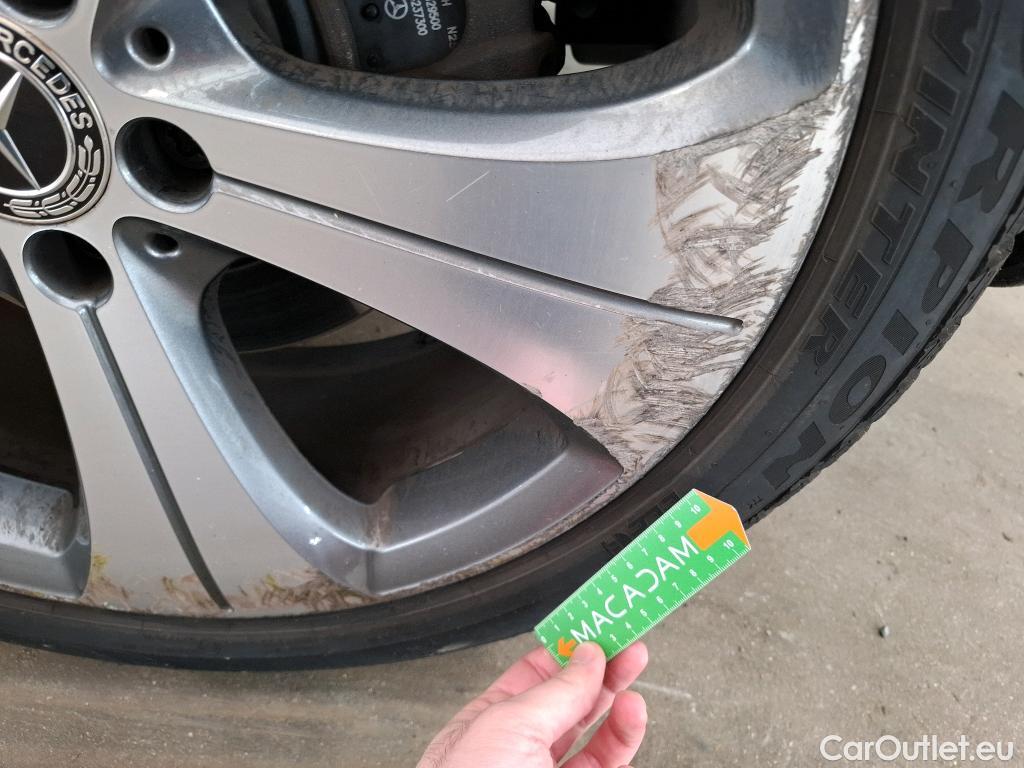  Mercedes  GLB MERCEDES-BENZ  / 2019 / 5P / SUV  200 d Business Line #32