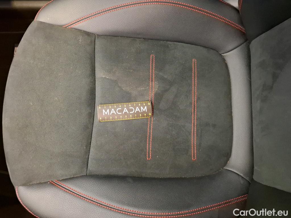  Mercedes  GLA MERCEDES-BENZ  / 2020 / 5P / SUV 2.0  200 D AMG LINE DCT #30