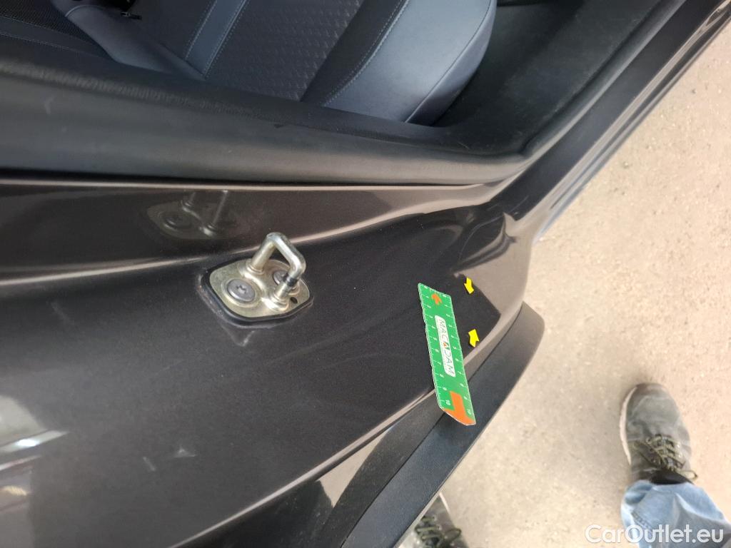  Peugeot  2008  Allure Business 1.5 HDi 130CV BVA8 E6d #27