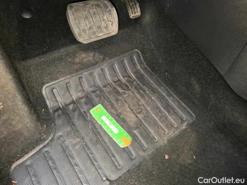  Peugeot  2008  Allure Business 1.5 HDi 130CV BVA8 E6d #2