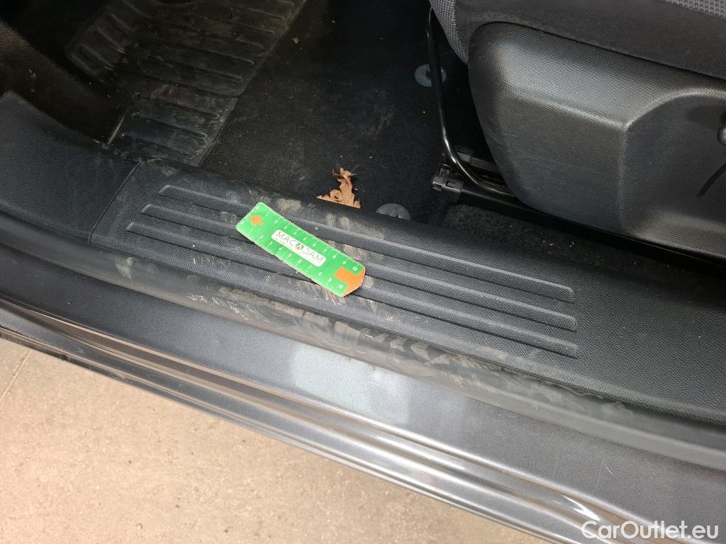  Peugeot  2008  Allure Business 1.5 HDi 130CV BVA8 E6d #18