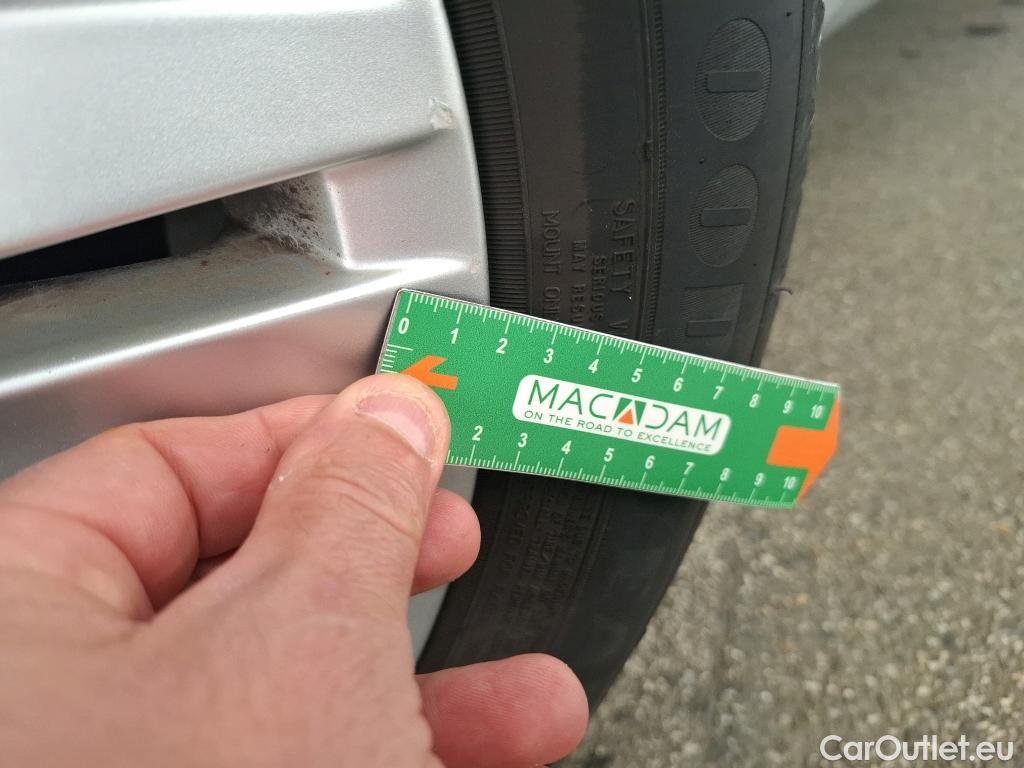  Volkswagen  Golf  VOLKSWAGEN / 2020 / 5P / Berline 1.5 eTSI OPF 130 DSG7 Life Busi #85