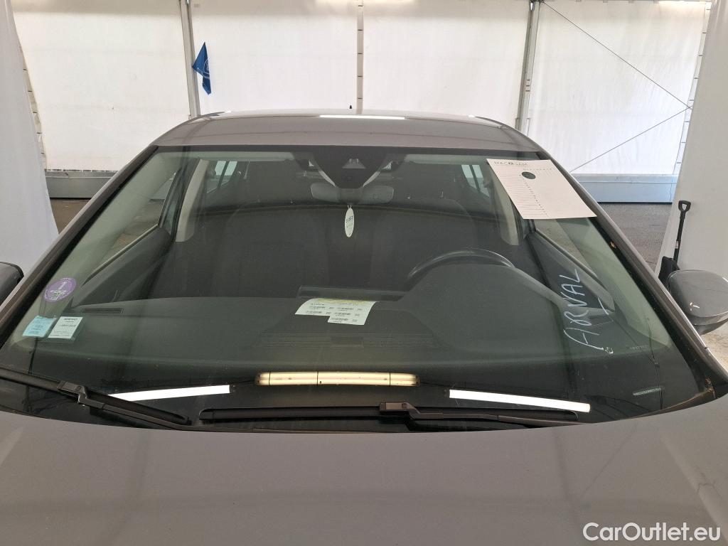  Volkswagen  Golf  VOLKSWAGEN / 2020 / 5P / Berline 1.0 eTSI OPF 110 DSG7 Life Business 1st #24