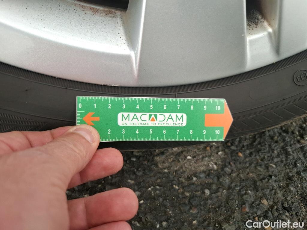  Volkswagen  Golf  VOLKSWAGEN / 2020 / 5P / Berline 1.5 eTSI OPF 130 DSG7 Life Busi #86