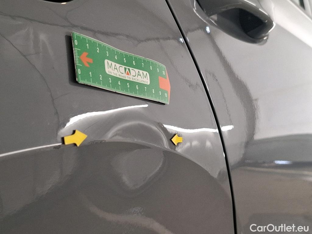  Volkswagen  Golf  VOLKSWAGEN / 2020 / 5P / Berline 1.0 eTSI OPF 110 DSG7 Life Business 1st #11