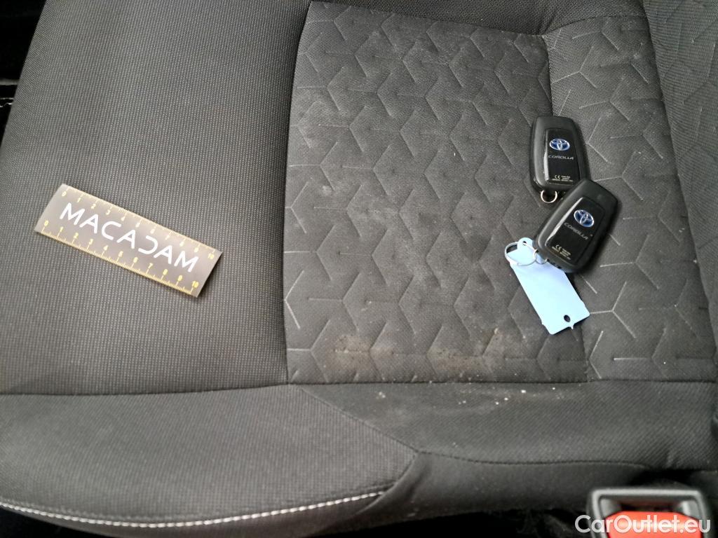  Toyota  Corolla TOYOTA  Touring Sports / 2018 / 5P / Break Hybride 184h Dynamic Business Beyond Zer #18