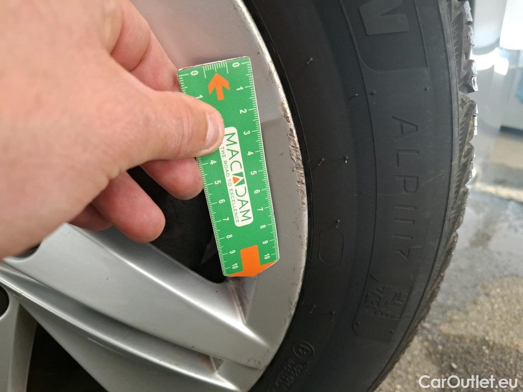  Volkswagen  Golf  VOLKSWAGEN / 2020 / 5P / Berline 1.0 eTSI OPF 110 DSG7 Life Business 1st #6