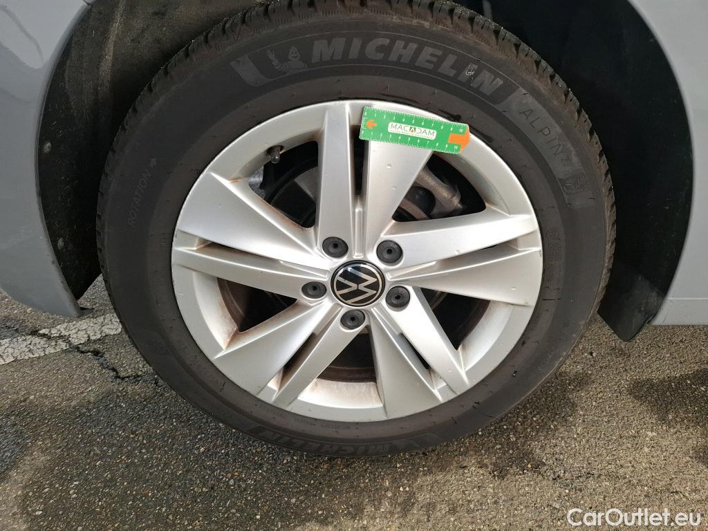  Volkswagen  Golf  VOLKSWAGEN / 2020 / 5P / Berline 1.0 eTSI OPF 110 DSG7 Life Business 1st #37