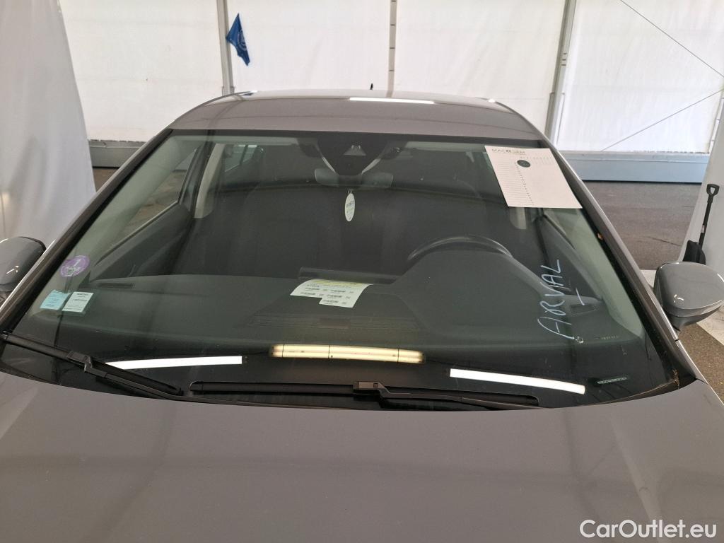  Volkswagen  Golf  VOLKSWAGEN / 2020 / 5P / Berline 1.0 eTSI OPF 110 DSG7 Life Business 1st #1