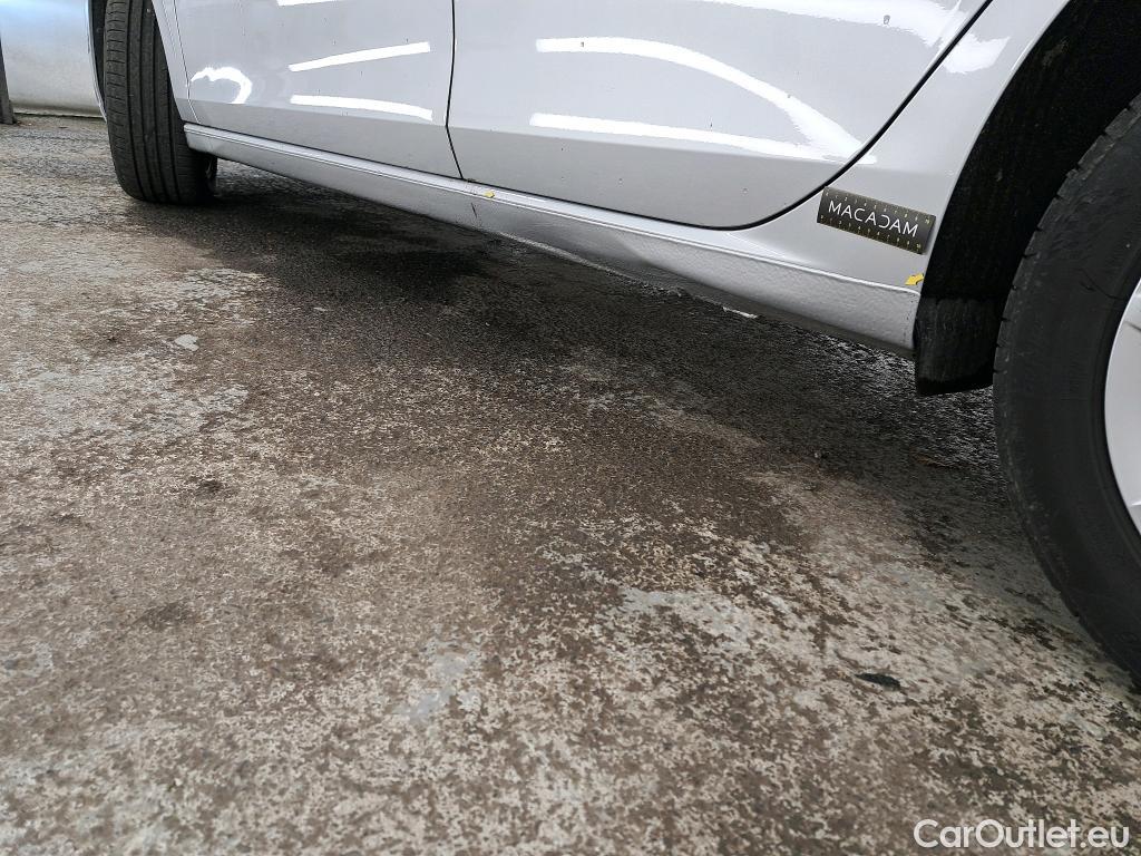  Volkswagen  Golf  VOLKSWAGEN / 2020 / 5P / Berline 2.0 TDI SCR 115 DSG7 Life Busi #1