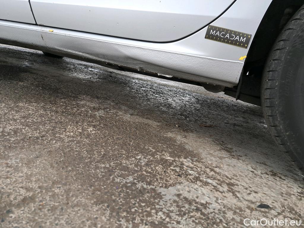  Volkswagen  Golf  VOLKSWAGEN / 2020 / 5P / Berline 2.0 TDI SCR 115 DSG7 Life Busi #2