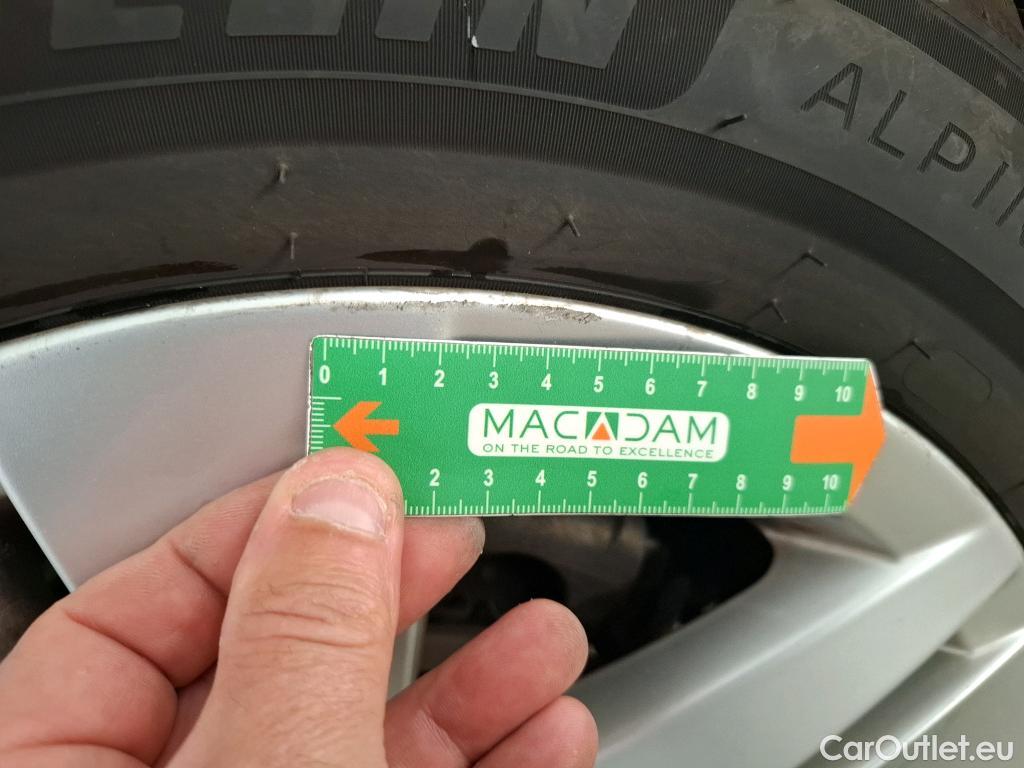  Volkswagen  Golf  VOLKSWAGEN / 2020 / 5P / Berline 1.0 eTSI OPF 110 DSG7 Life Business 1st #38