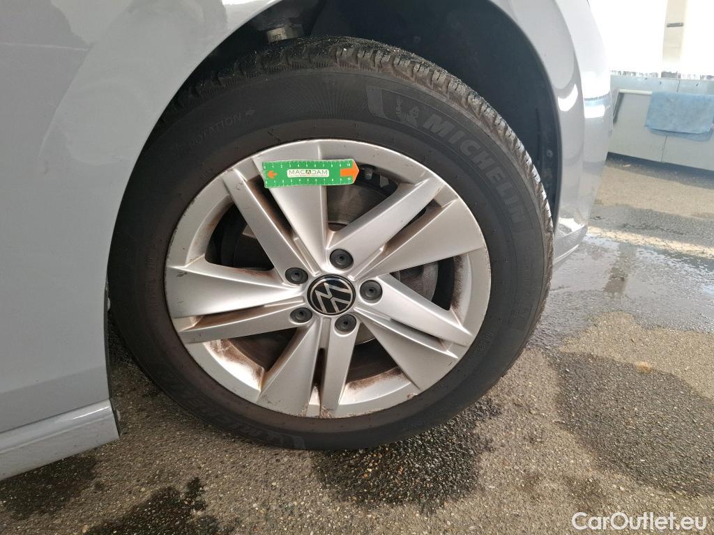  Volkswagen  Golf  VOLKSWAGEN / 2020 / 5P / Berline 1.0 eTSI OPF 110 DSG7 Life Business 1st #4