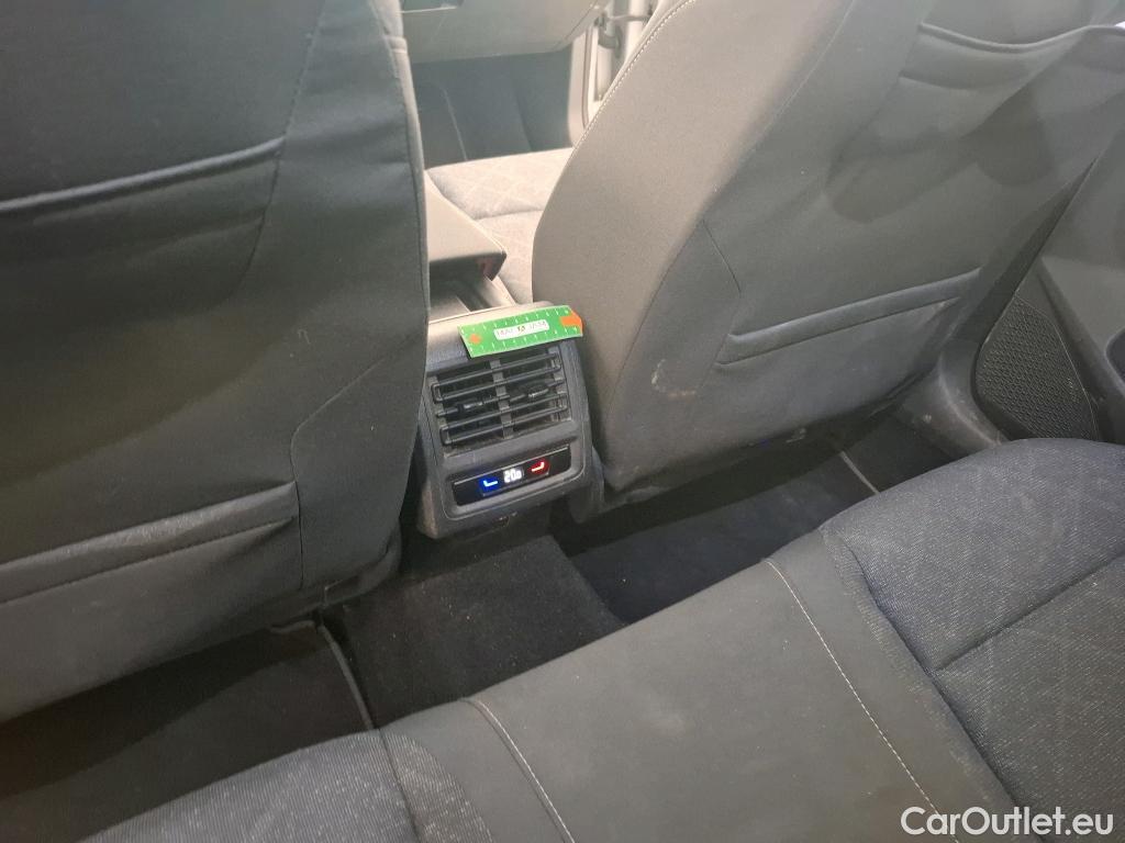  Volkswagen  Golf  VOLKSWAGEN / 2020 / 5P / Berline 1.5 eTSI OPF 130 DSG7 Life Busi #42