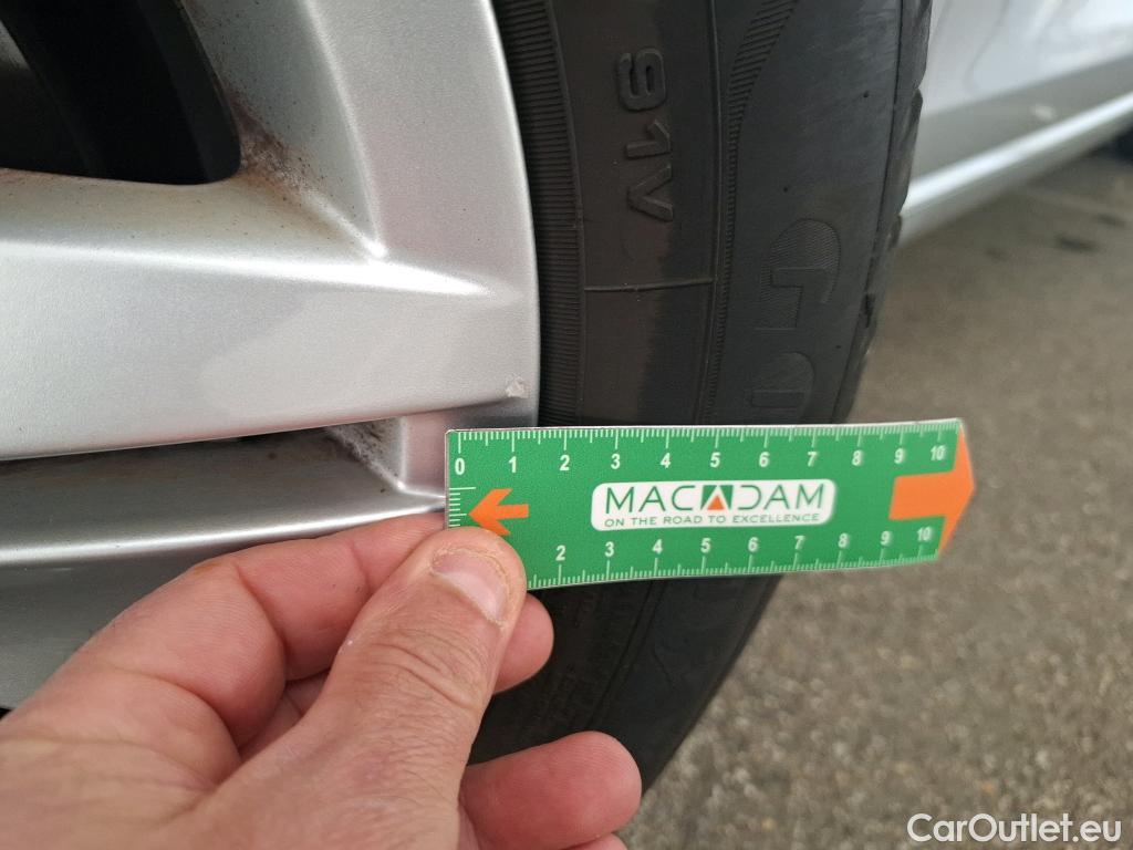  Volkswagen  Golf  VOLKSWAGEN / 2020 / 5P / Berline 1.5 eTSI OPF 130 DSG7 Life Busi #84