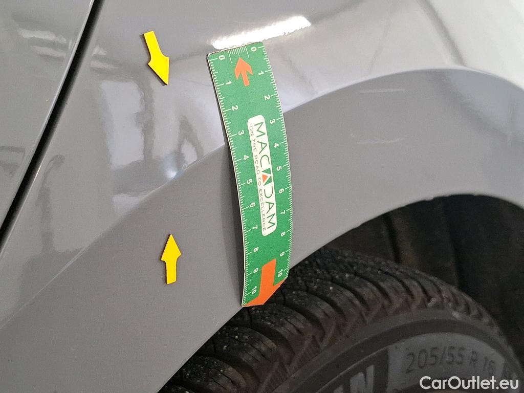  Volkswagen  Golf  VOLKSWAGEN / 2020 / 5P / Berline 1.0 eTSI OPF 110 DSG7 Life Business 1st #16