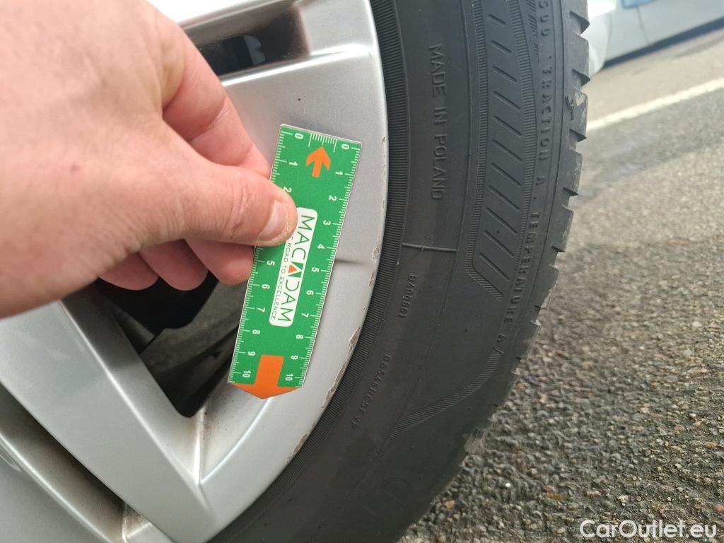  Volkswagen  Golf  VOLKSWAGEN / 2020 / 5P / Berline 1.5 eTSI OPF 130 DSG7 Life Busi #47