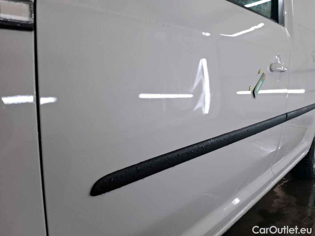  Volkswagen  Caddy VOLKSWAGEN  Van / 2015 / 4P / Fourgonnette 2.0 TDI 102 DSG6 Business Line Plus #9