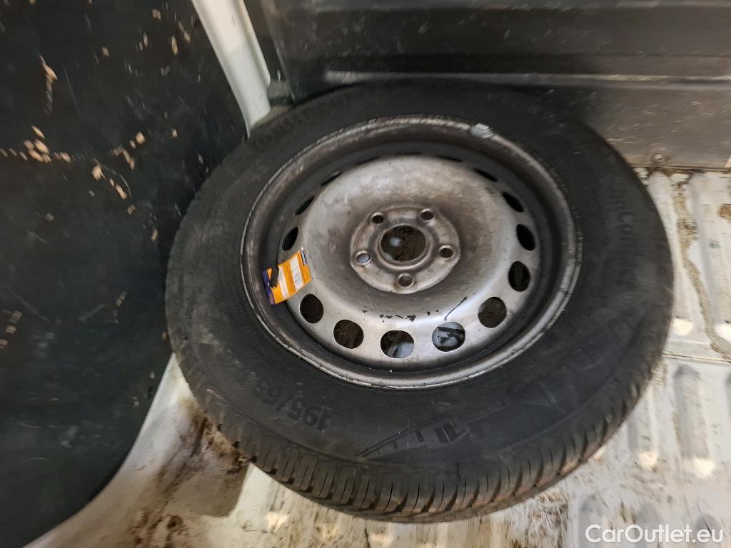  Volkswagen  Caddy VOLKSWAGEN  Van / 2015 / 4P / Fourgonnette 2.0 TDI 102 DSG6 Business Line Plus #12