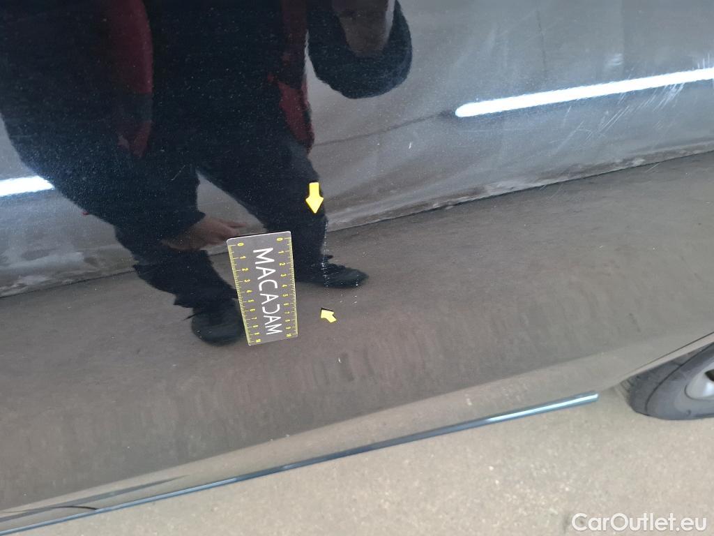  Mercedes  A-Klasse MERCEDESBENZ Classe A Compact  2018  5P  Berline A 180 Style Line #39