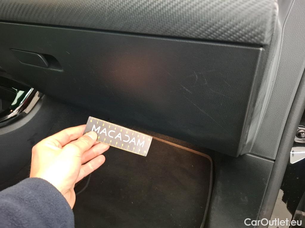  Mercedes  A-Klasse MERCEDESBENZ Classe A Compact  2018  5P  Berline A 180 Style Line #16