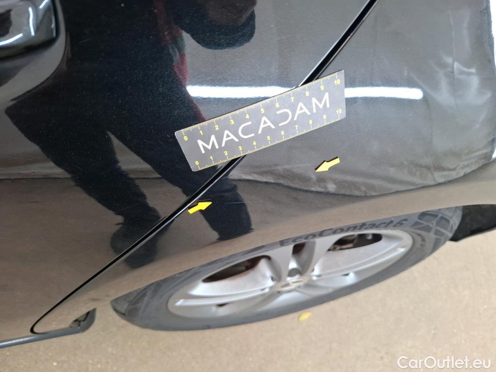  Mercedes  A-Klasse MERCEDESBENZ Classe A Compact  2018  5P  Berline A 180 Style Line #52