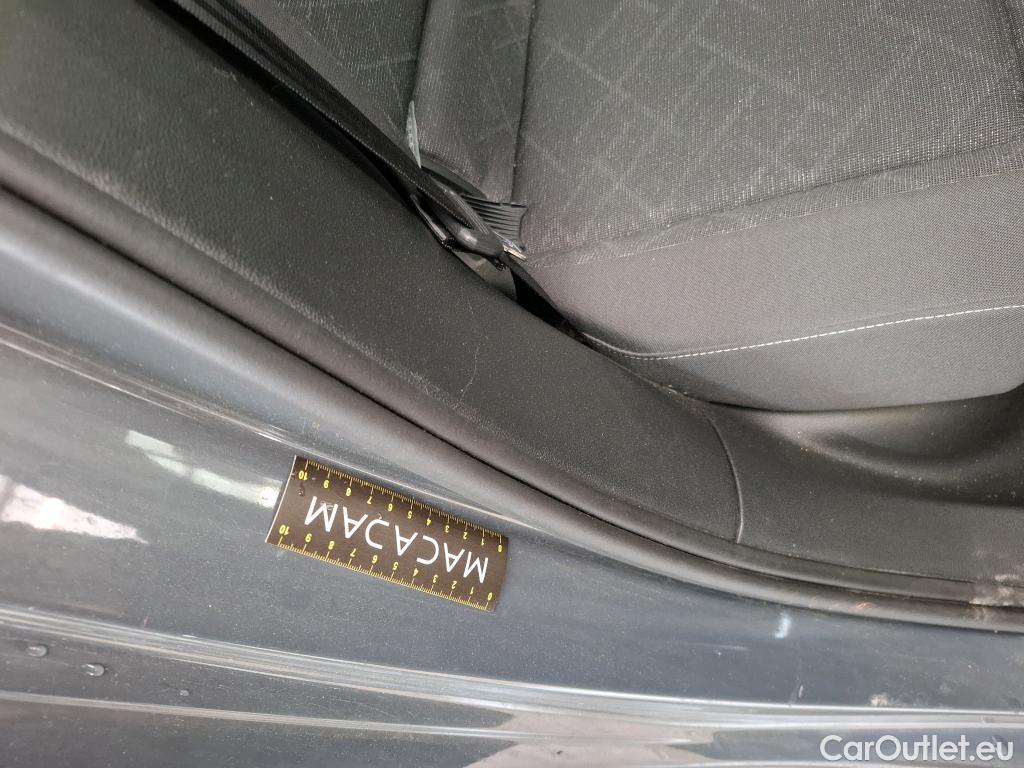  Volkswagen  Golf  VOLKSWAGEN / 2020 / 5P / Berline 2.0 TDI SCR 115 DSG7 Life Busi #13