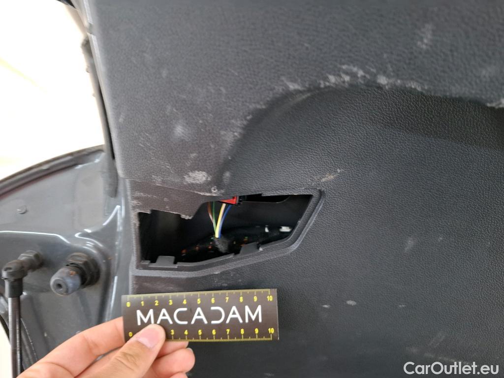  Volkswagen  Golf  VOLKSWAGEN / 2020 / 5P / Berline 2.0 TDI SCR 115 DSG7 Life Busi #17