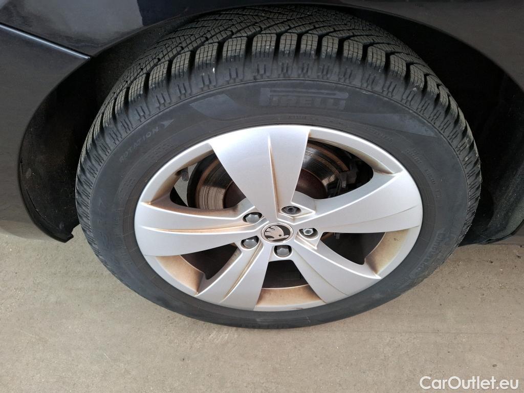  Skoda  Superb  Break Business 2.0 TDI 150CV BVA7 E6d #40