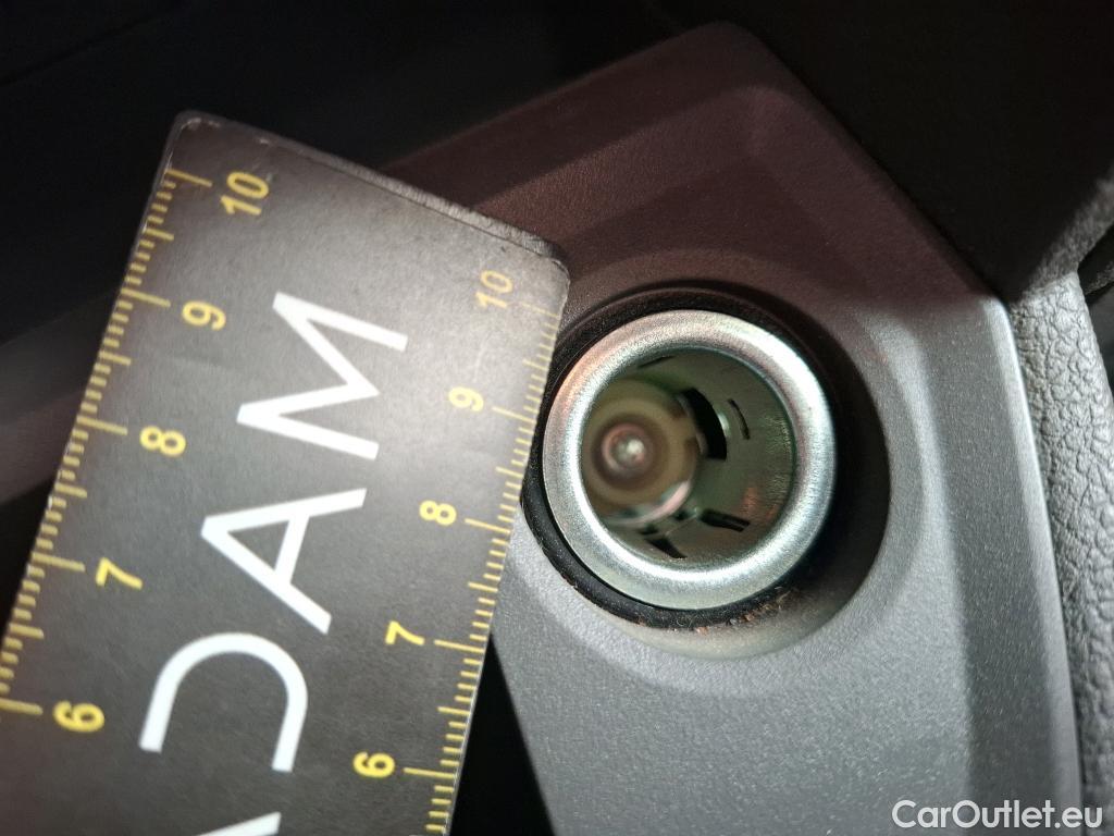  Volkswagen  Crafter  Fourgon Fourgon 35 mittlerer Radstand mit Hochdach FWD 2.0 140CV BVM6 #24