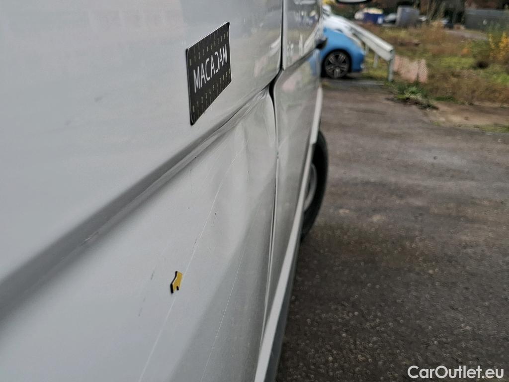  Volkswagen  Crafter  Fourgon Fourgon 35 mittlerer Radstand mit Hochdach FWD 2.0 140CV BVM6 #2