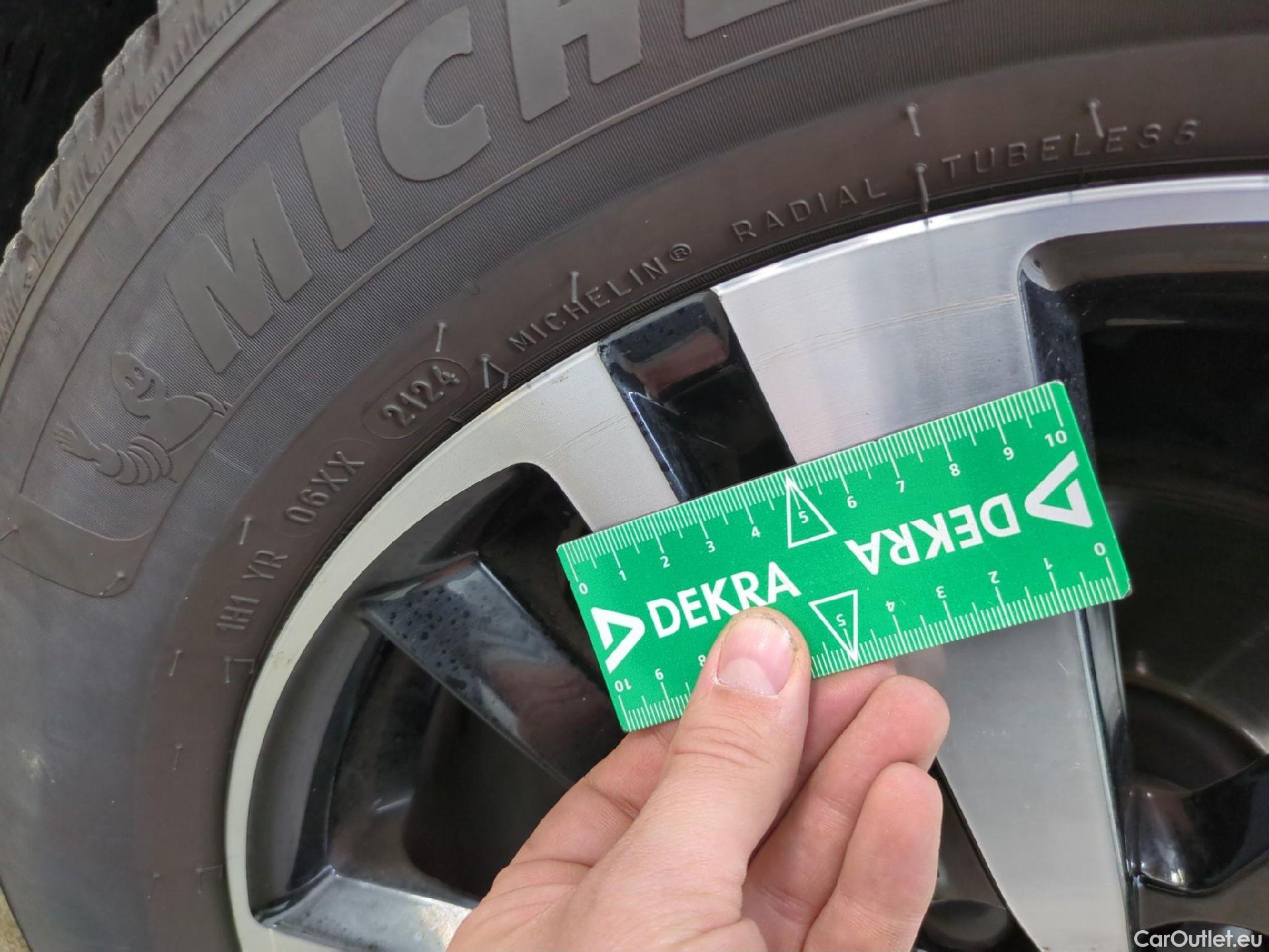  Peugeot  3008 PEUGEOT  / 2020 / 5P / SUV BlueHDi 130 S&S EAT8 GT #6