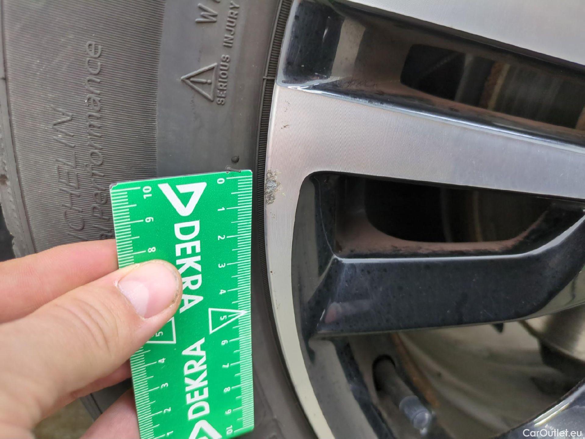  Peugeot  3008 PEUGEOT  / 2020 / 5P / SUV BlueHDi 130 S&S EAT8 GT #16