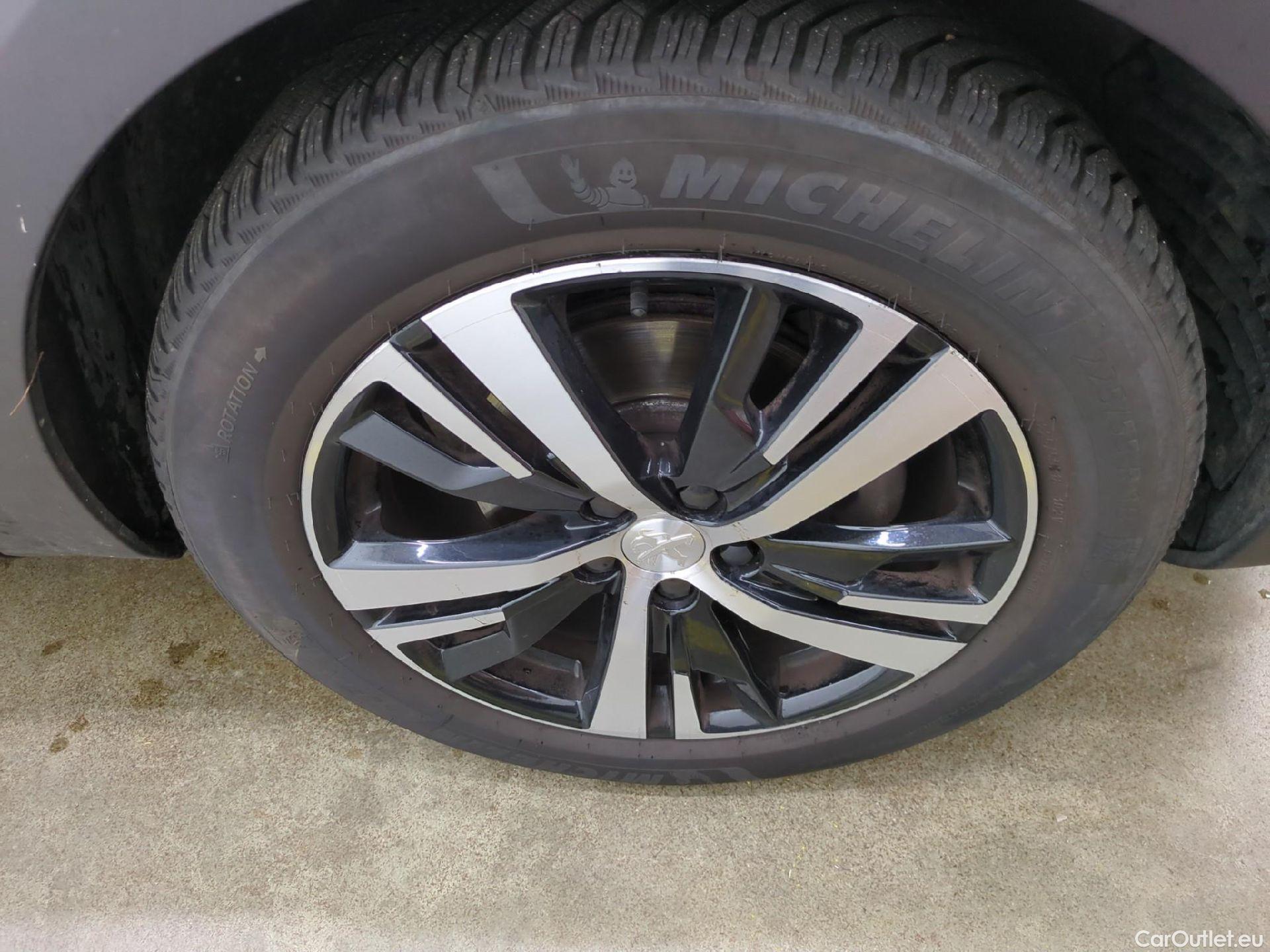  Peugeot  3008 PEUGEOT  / 2020 / 5P / SUV BlueHDi 130 S&S EAT8 GT #4