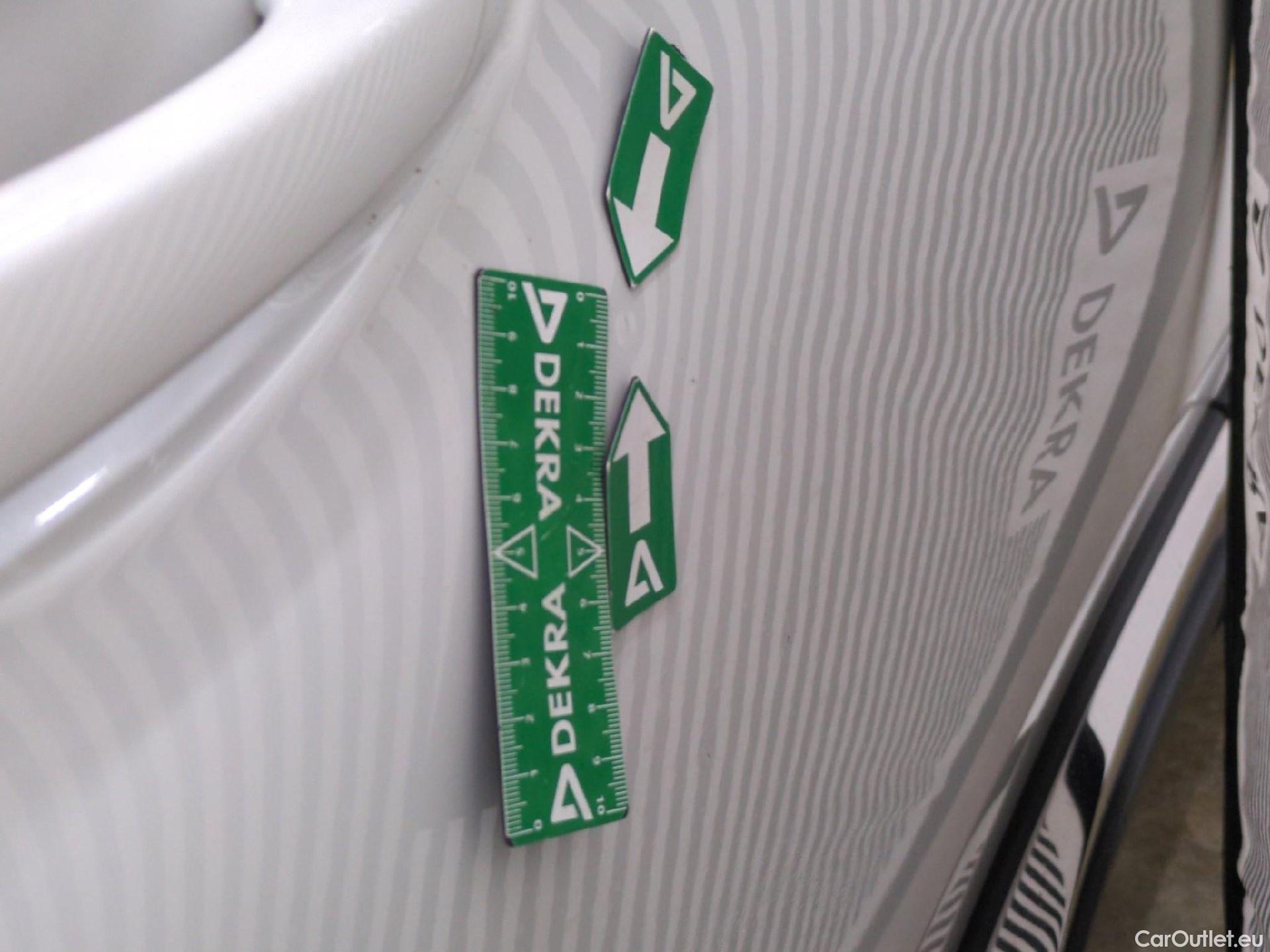  Peugeot  3008 PEUGEOT  / 2020 / 5P / SUV BlueHDi 130 S&S EAT8 GT #27