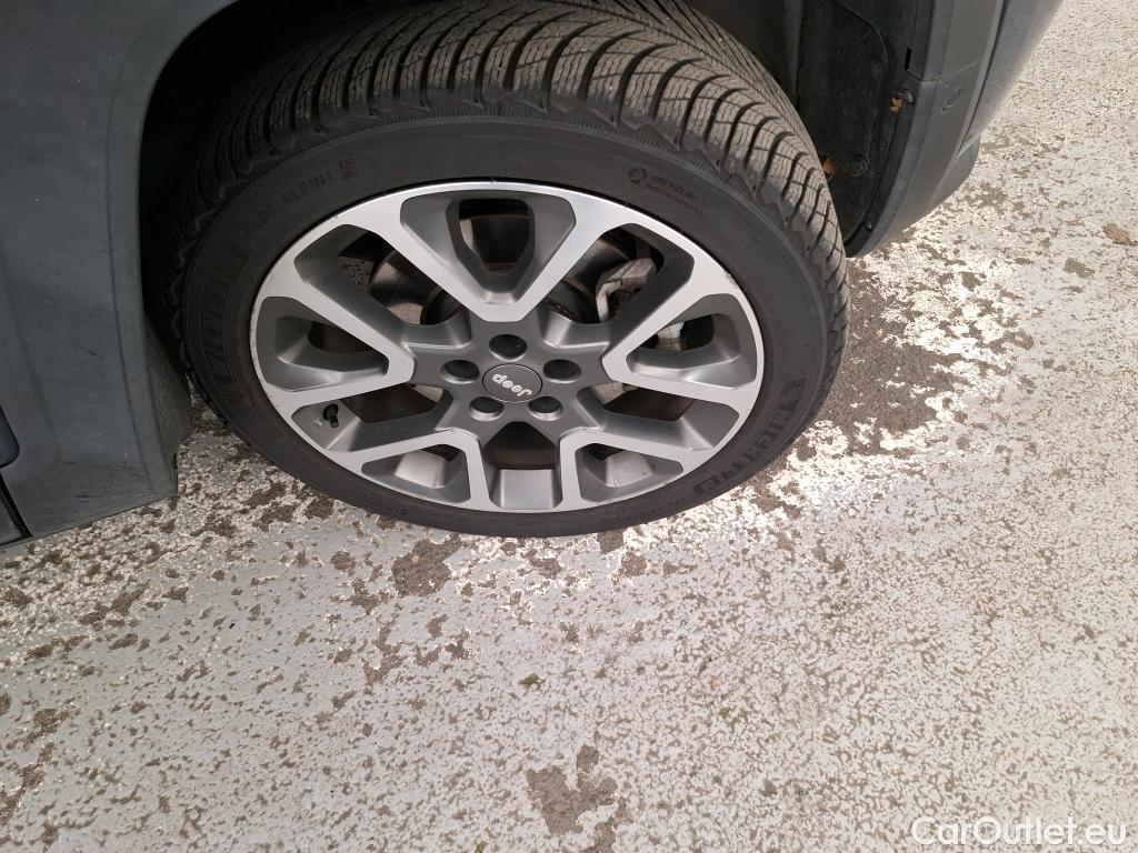  Jeep  Patriot JEEP Renegade / 2018 / 5P / SUV 1.3 TURBO T4 240PS 4XE S #28