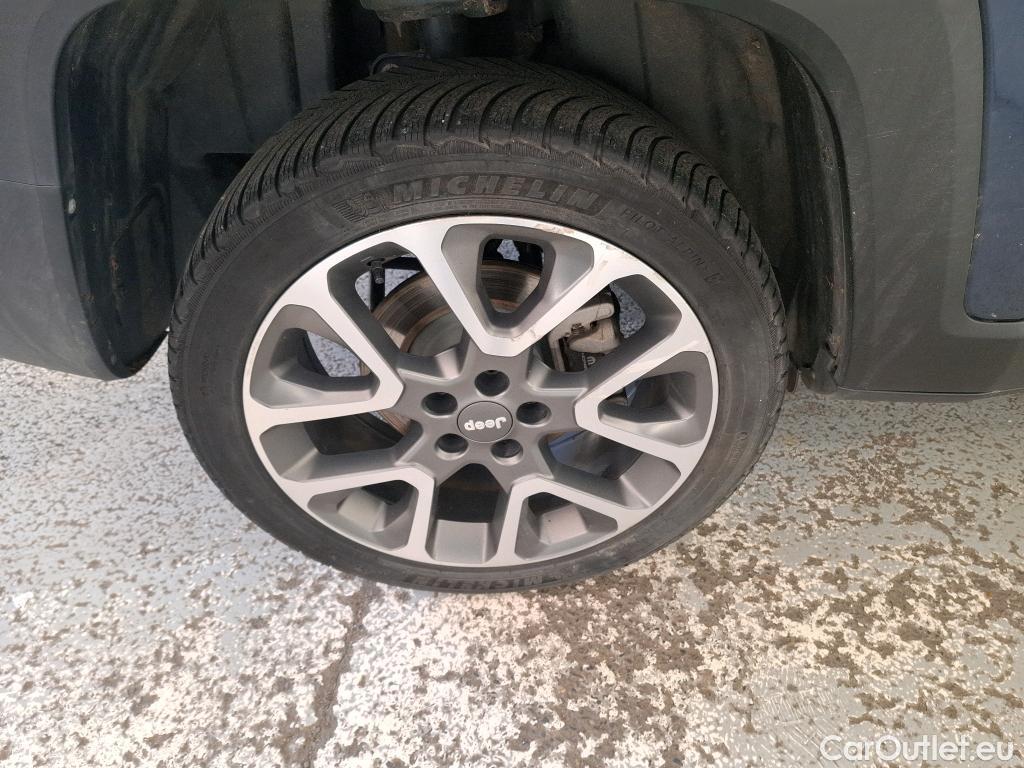  Jeep  Patriot JEEP Renegade / 2018 / 5P / SUV 1.3 TURBO T4 240PS 4XE S #33