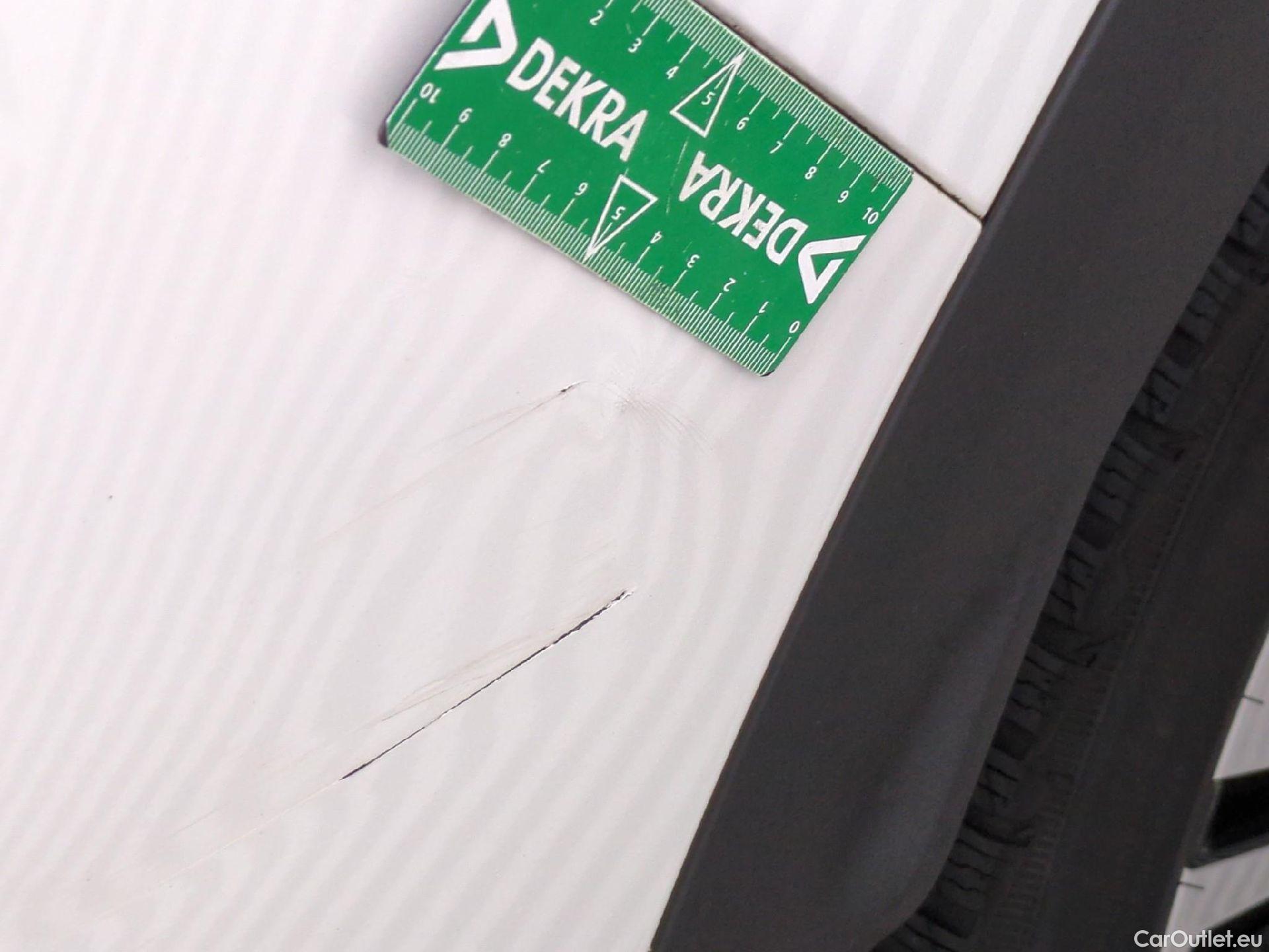  Peugeot  3008 PEUGEOT  / 2020 / 5P / SUV BlueHDi 130 S&S EAT8 GT #24