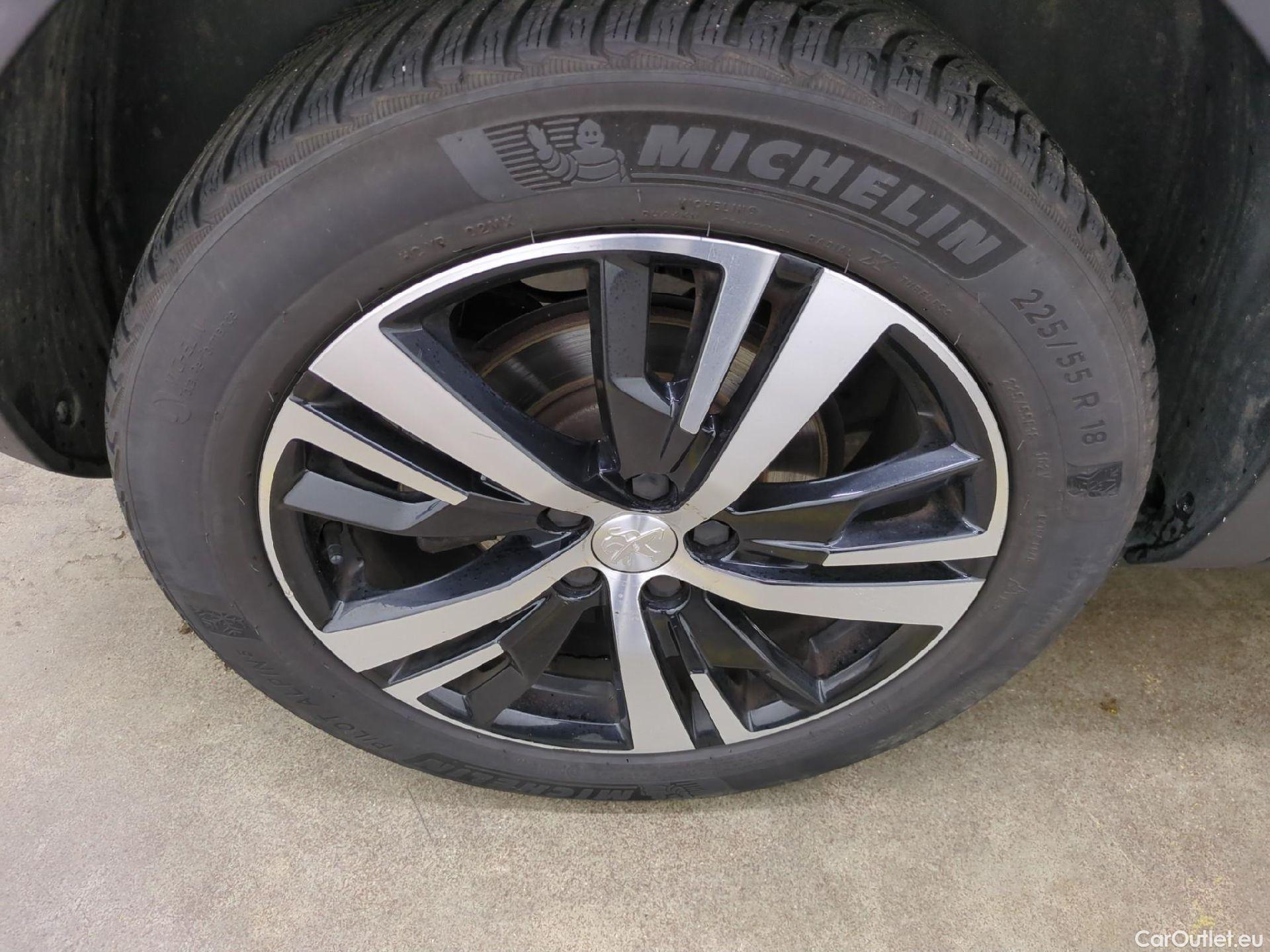  Peugeot  3008 PEUGEOT  / 2020 / 5P / SUV BlueHDi 130 S&S EAT8 GT #17