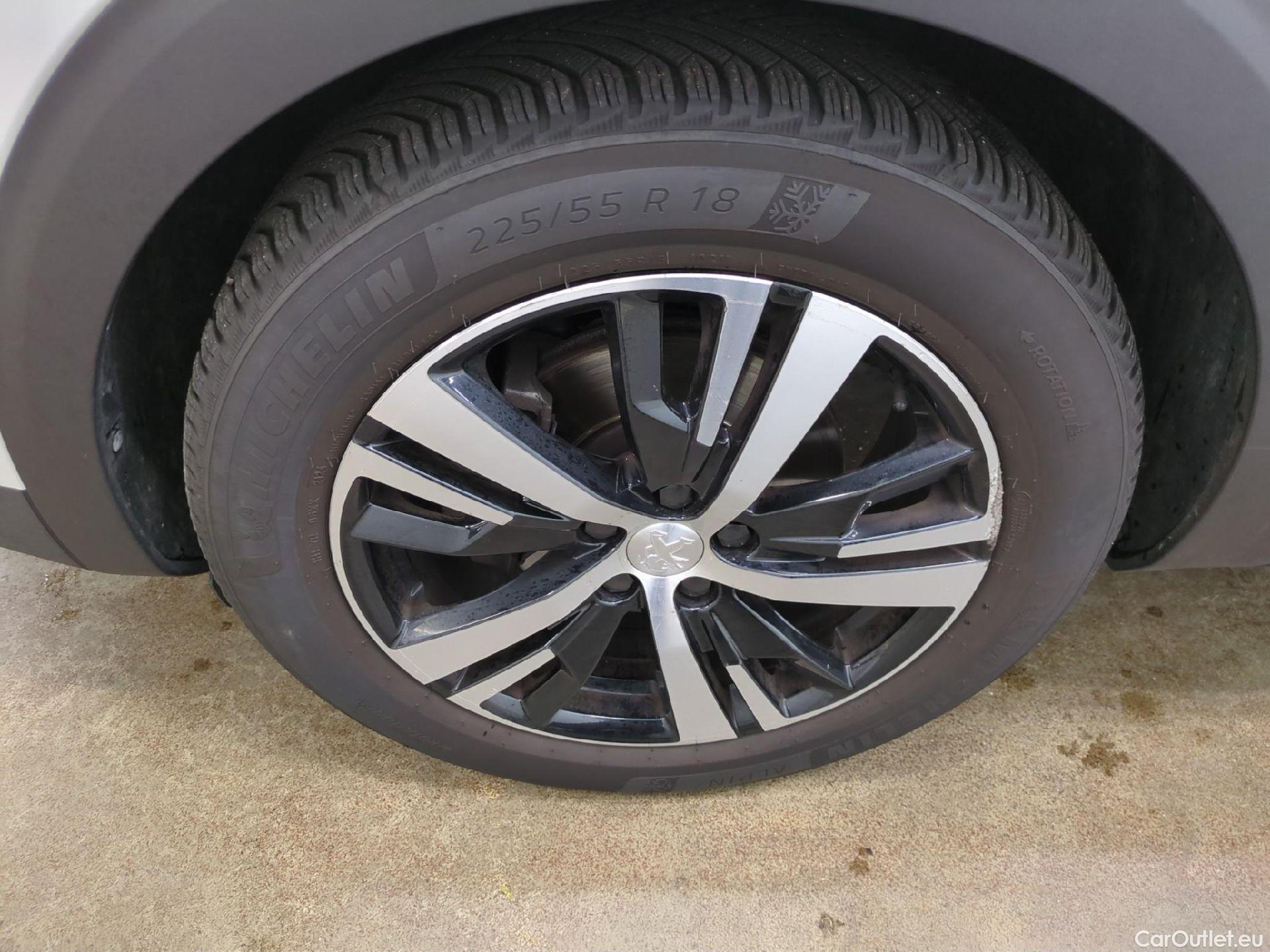  Peugeot  3008 PEUGEOT  / 2020 / 5P / SUV BlueHDi 130 S&S EAT8 GT #5