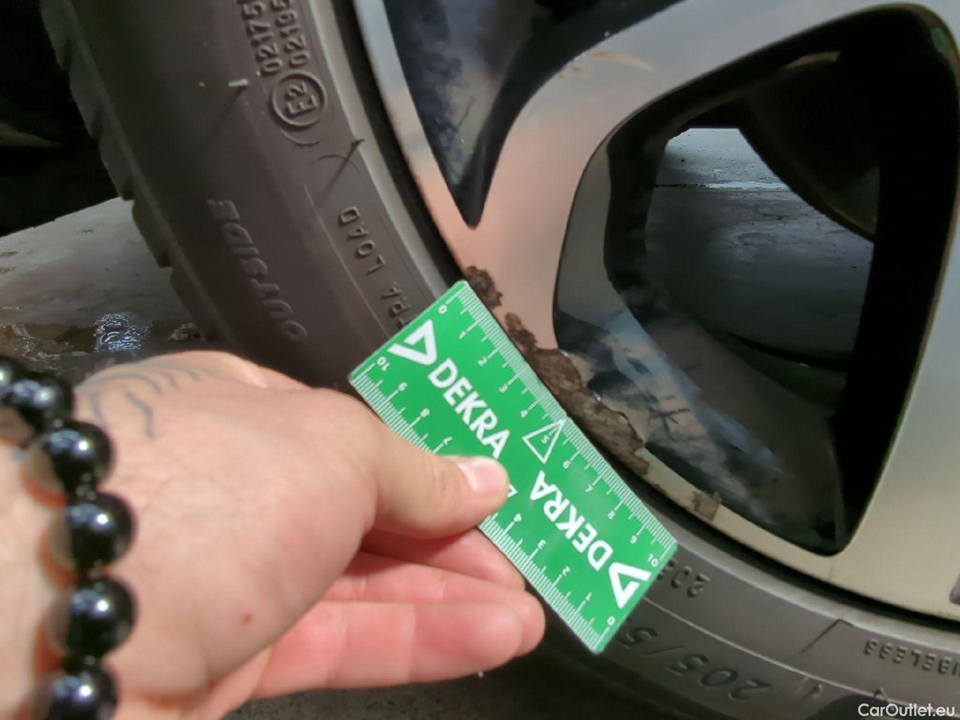  Renault  Captur  Helly Hansen 1.2 TCe 120CV BVA6 E5 #3