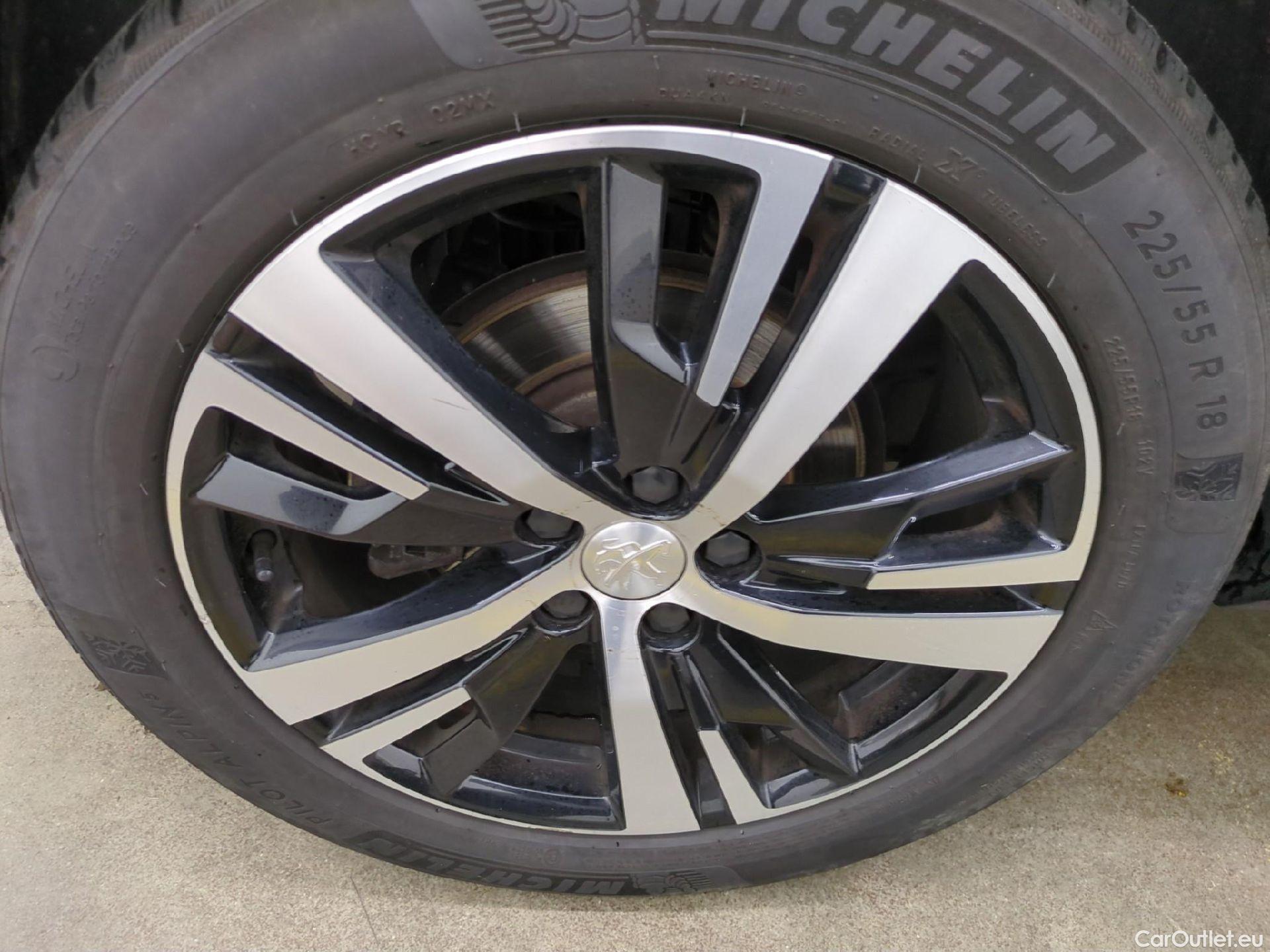  Peugeot  3008 PEUGEOT  / 2020 / 5P / SUV BlueHDi 130 S&S EAT8 GT #19