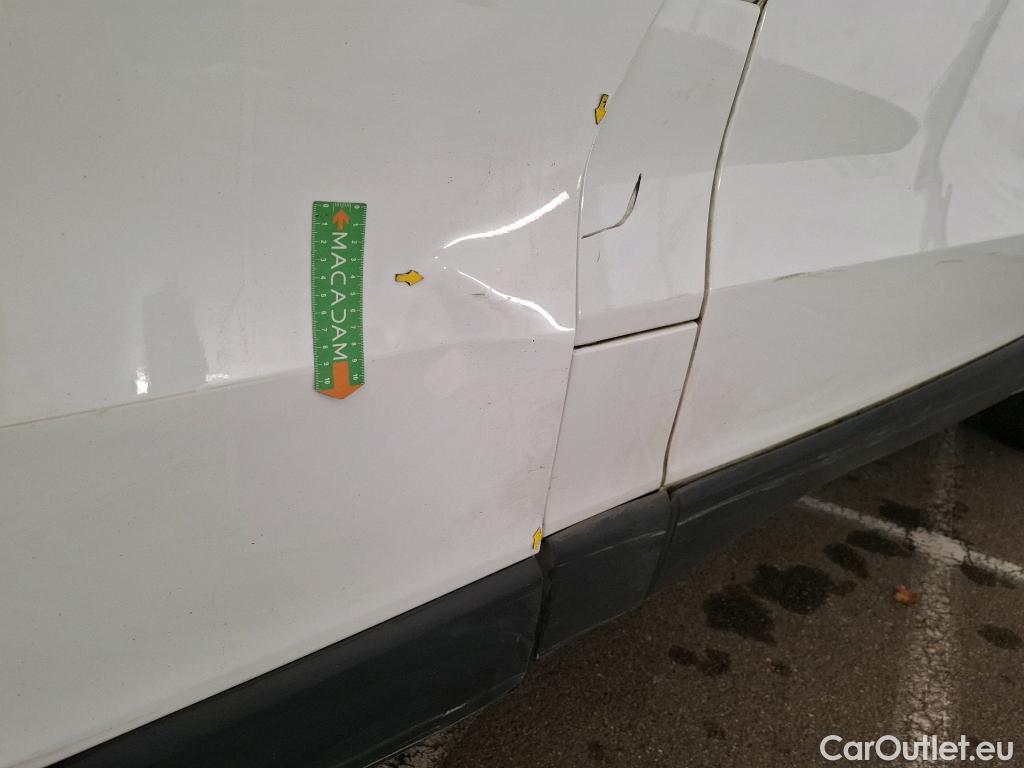  Renault  Trafic RENAULT  VU 4p Fourgon FG GCF L2H1 1300 dCi 120 #107