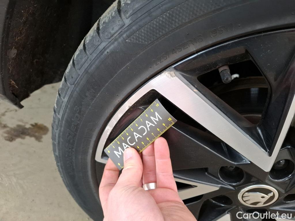  Skoda  Octavia SKODA  / 2020 / 5P / Berline 1.4 TSI PHEV iV 204 DSG6e Business #33