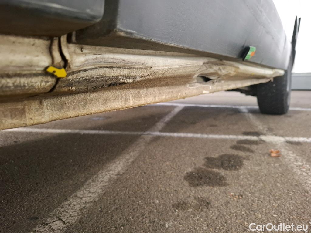  Renault  Trafic RENAULT  VU 4p Fourgon FG GCF L2H1 1300 dCi 120 #79