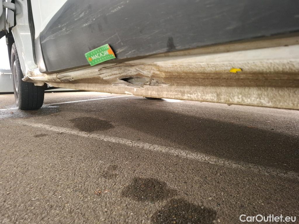  Renault  Trafic RENAULT  VU 4p Fourgon FG GCF L2H1 1300 dCi 120 #81