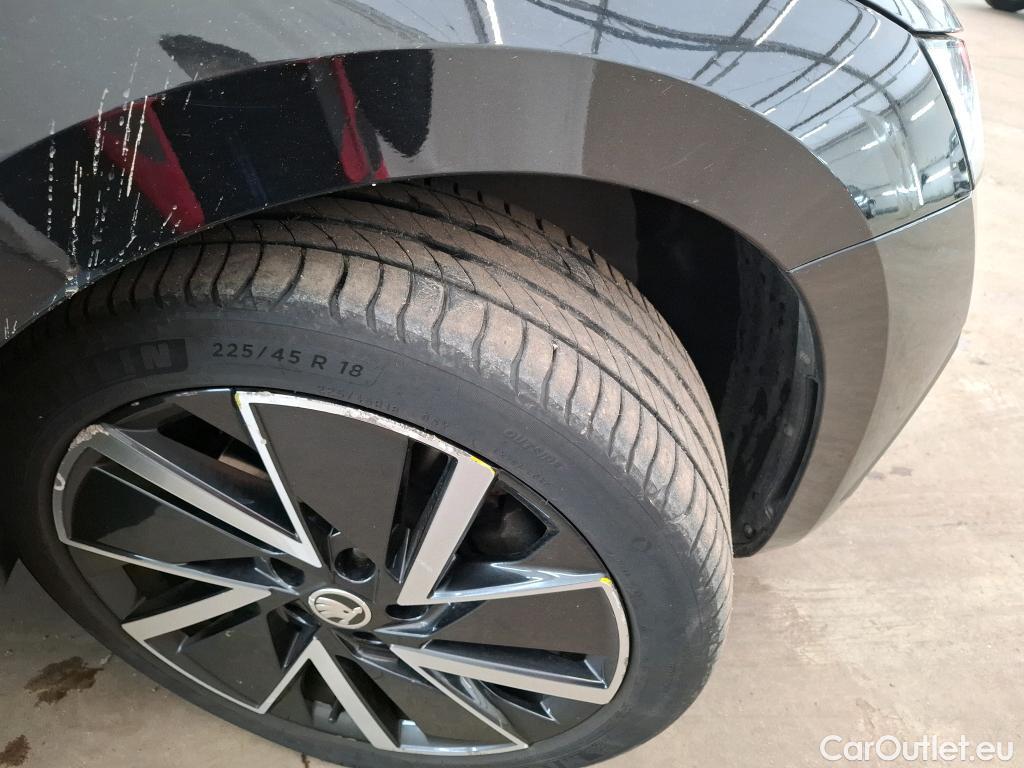  Skoda  Octavia SKODA  / 2020 / 5P / Berline 1.4 TSI PHEV iV 204 DSG6e Business #1