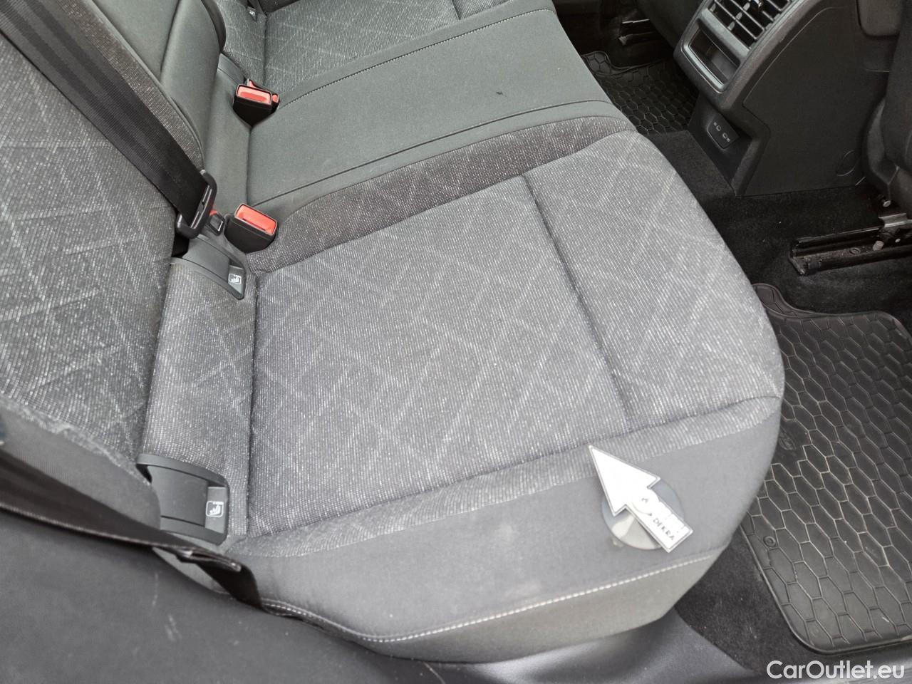  Volkswagen  Golf  Life 1.0 TSI #50